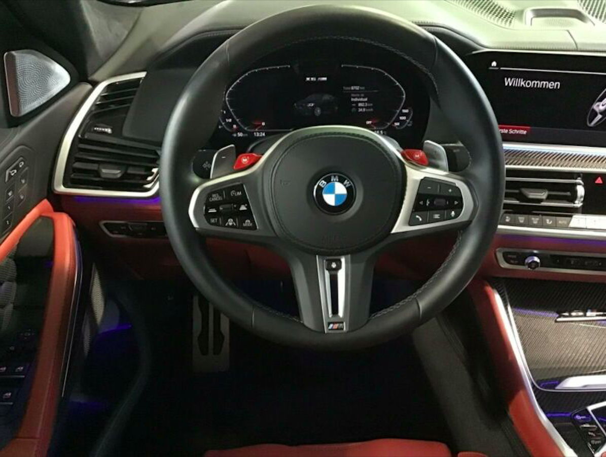 BMW X6 M Competition | předváděcí auto | skladem | od autorizovaného prodejce | černá metalíza | online prodej | online nákup | super cena | autoibuy.com